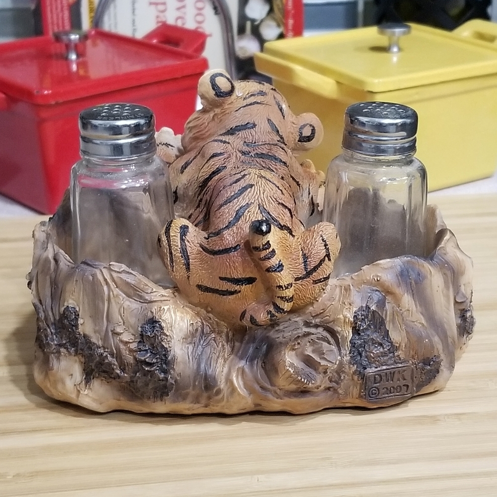 Tiger Lion Cubs Baby Resin Salt & Pepper Shaker 3pc Set - Picture 5 of 12